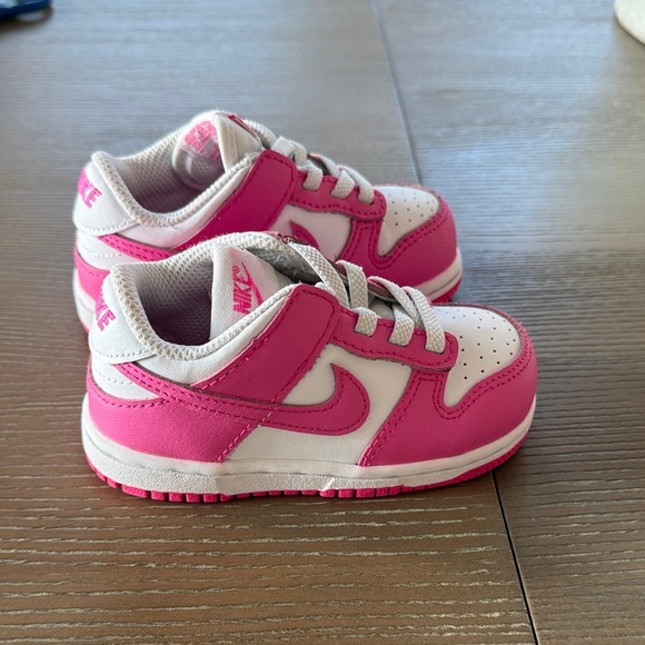 Nike toddler dunks, pink/white - Picture 1 of 4